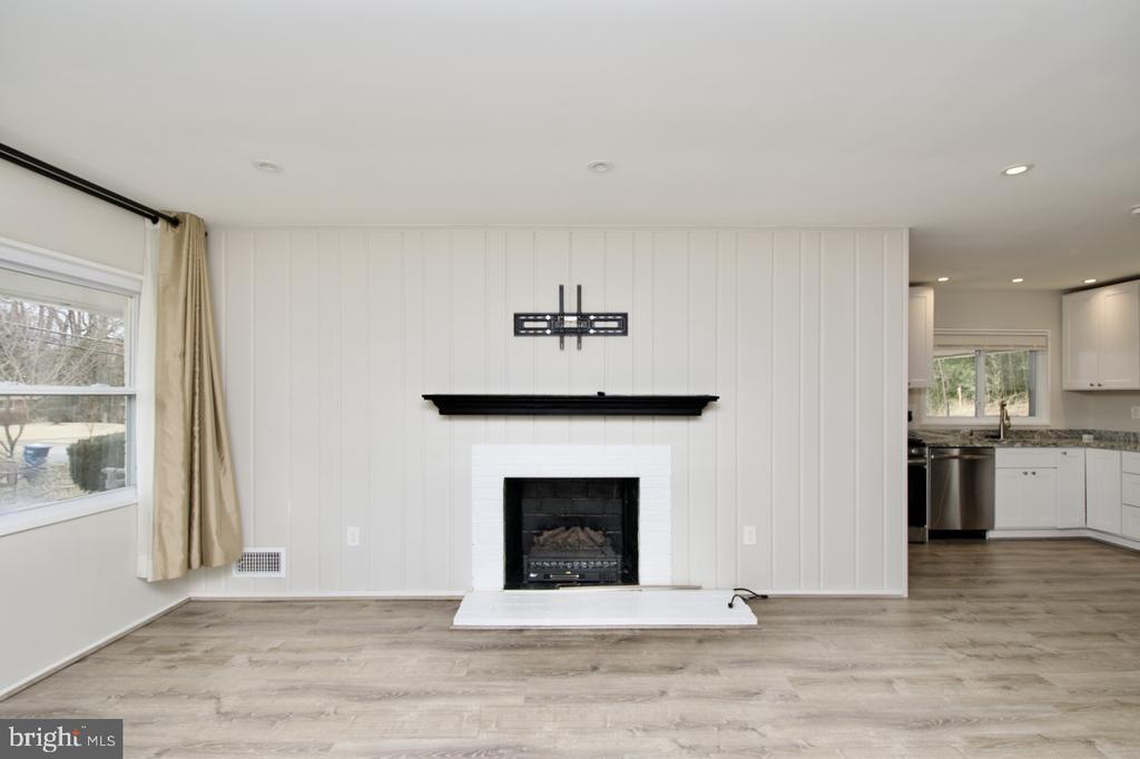 7123 LEESVILLE BOULEVARD