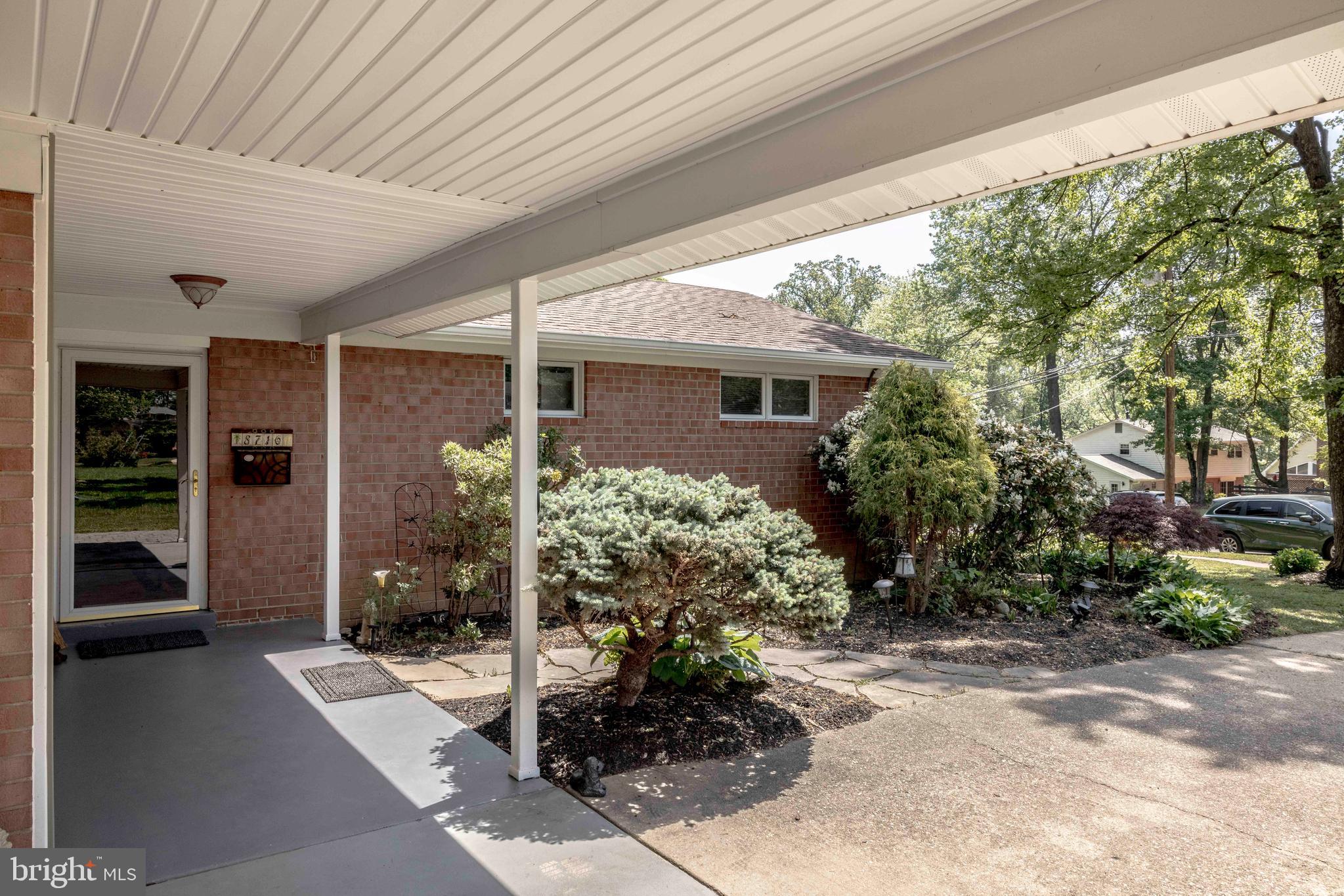 8716 KENILWORTH DRIVE
