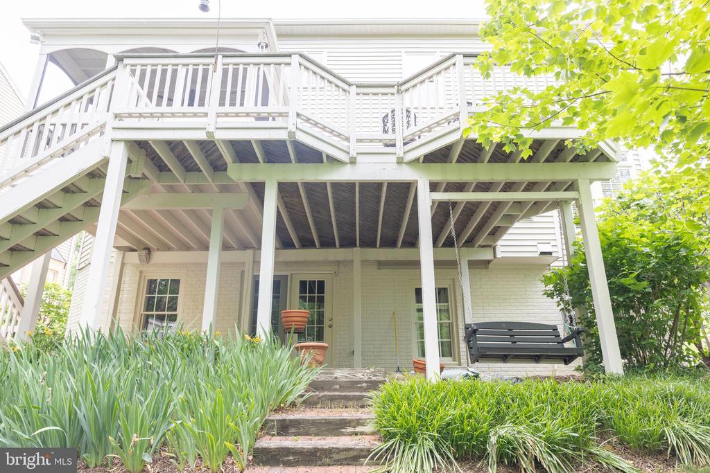 8621 JAMES CREEK DRIVE