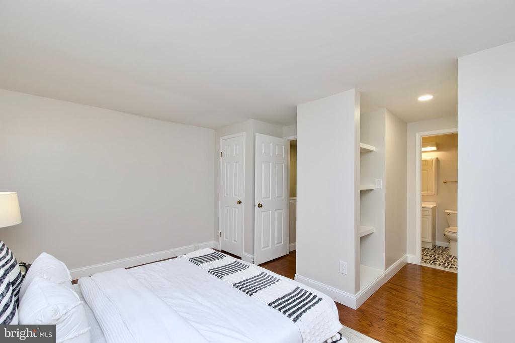 11900 FIELDTHORN COURT