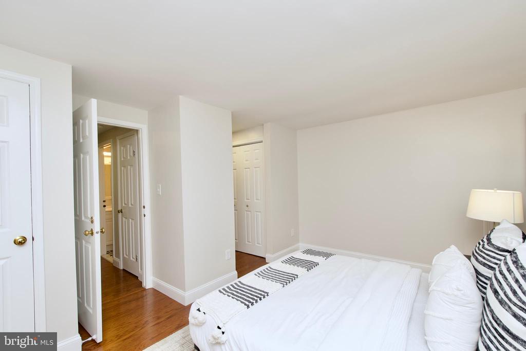 11900 FIELDTHORN COURT