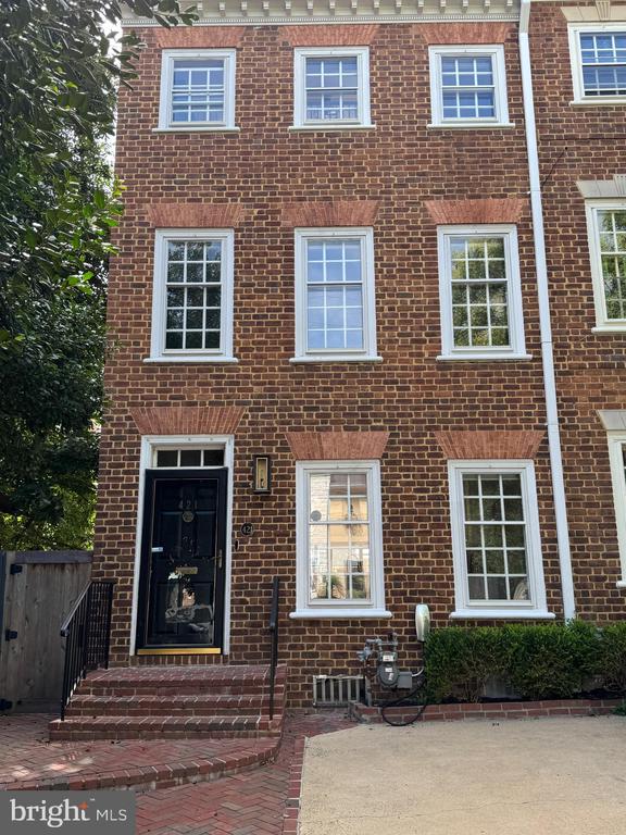 2546 TERRA COTTA CIRCLE