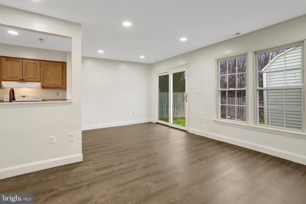 5840 BURKE MANOR COURT