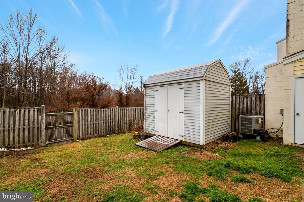 5840 BURKE MANOR COURT