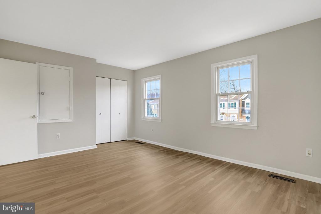 5840 BURKE MANOR COURT
