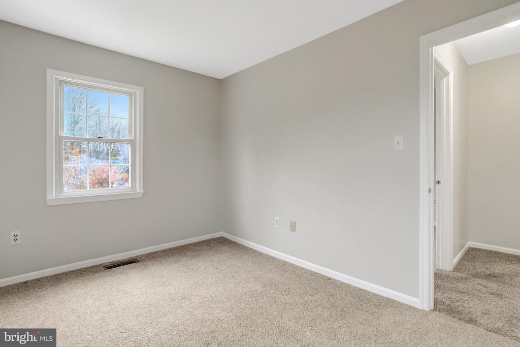 5840 BURKE MANOR COURT