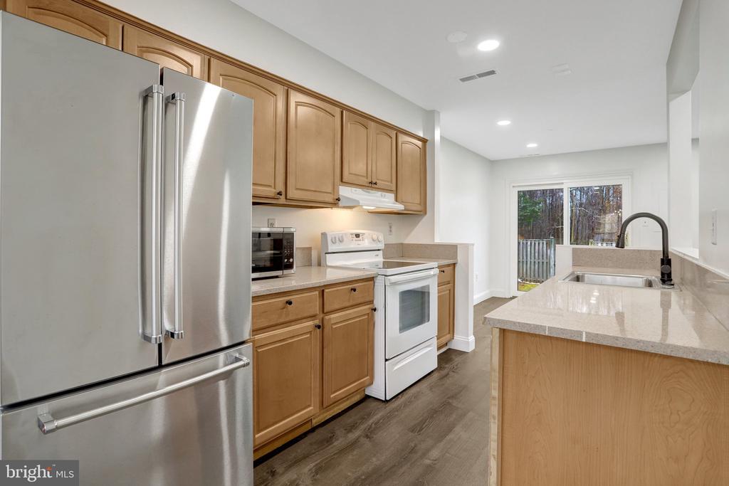 5840 BURKE MANOR COURT