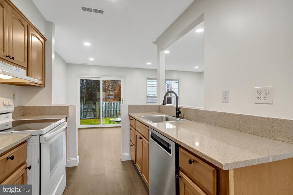 5840 BURKE MANOR COURT