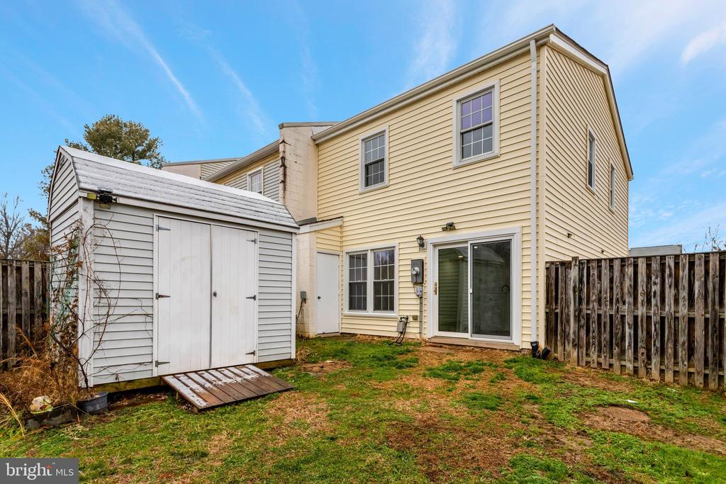 5840 BURKE MANOR COURT