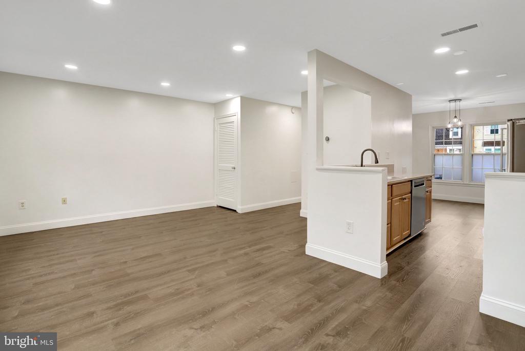 5840 BURKE MANOR COURT