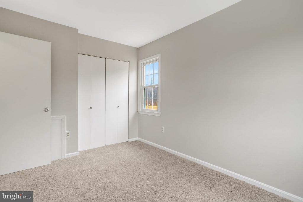 5840 BURKE MANOR COURT
