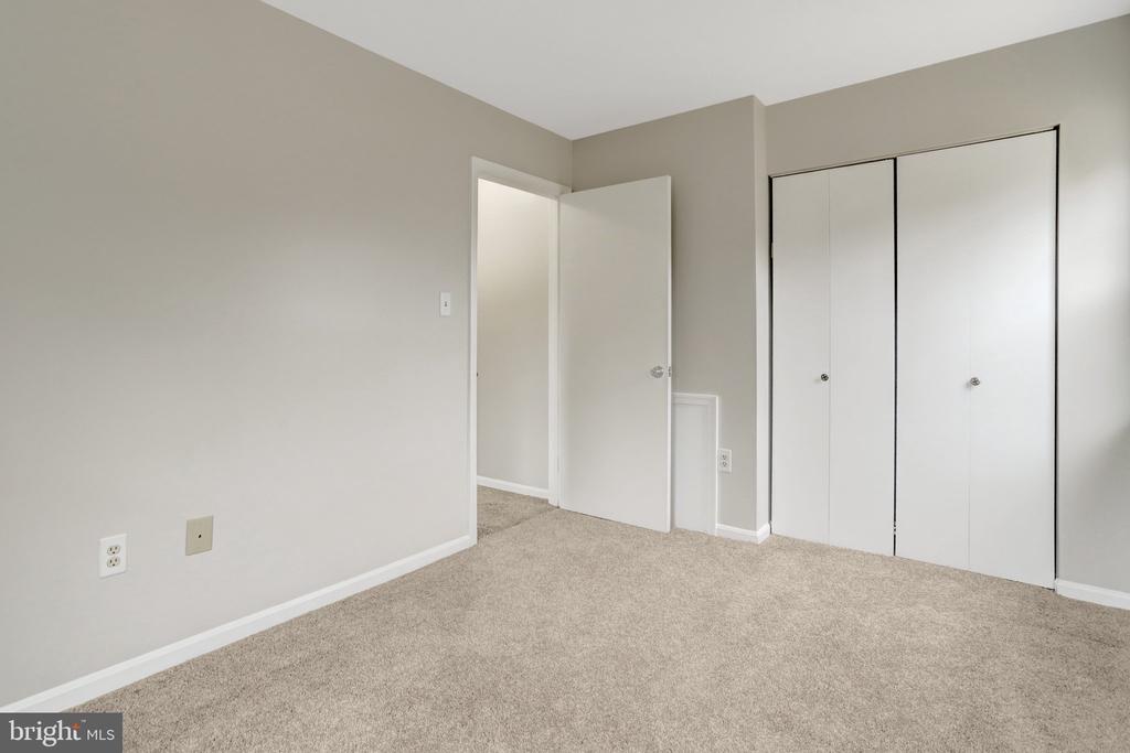 5840 BURKE MANOR COURT