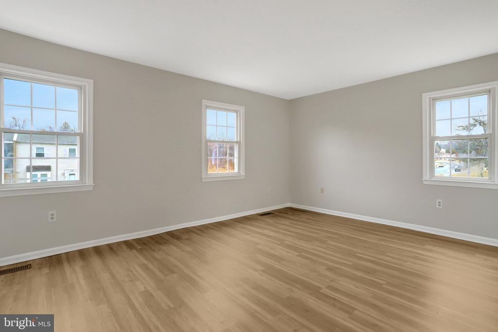 5840 BURKE MANOR COURT