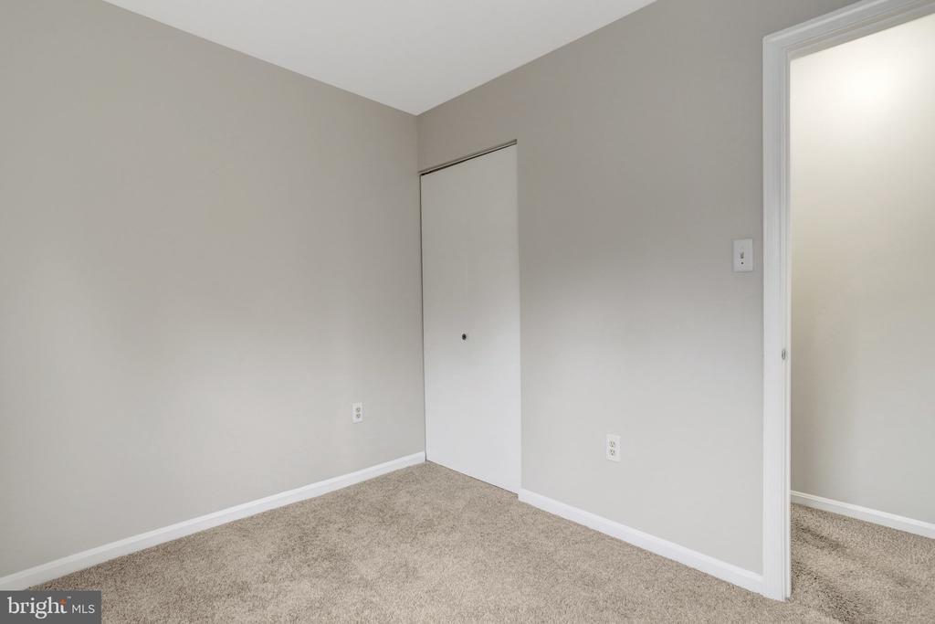 5840 BURKE MANOR COURT