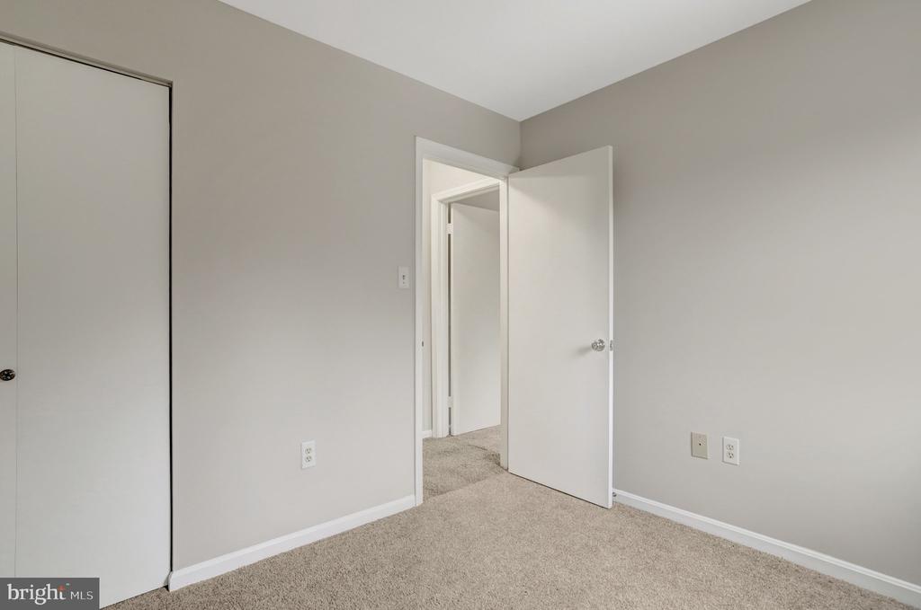 5840 BURKE MANOR COURT