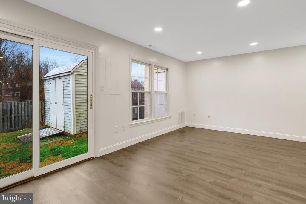 5840 BURKE MANOR COURT