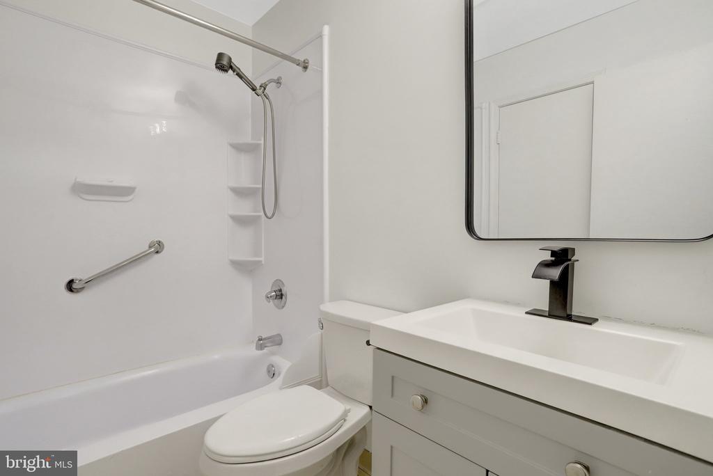 5840 BURKE MANOR COURT