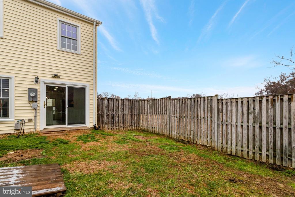 5840 BURKE MANOR COURT