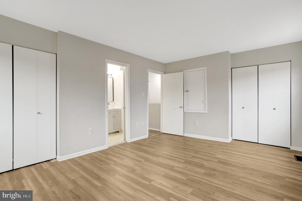 5840 BURKE MANOR COURT