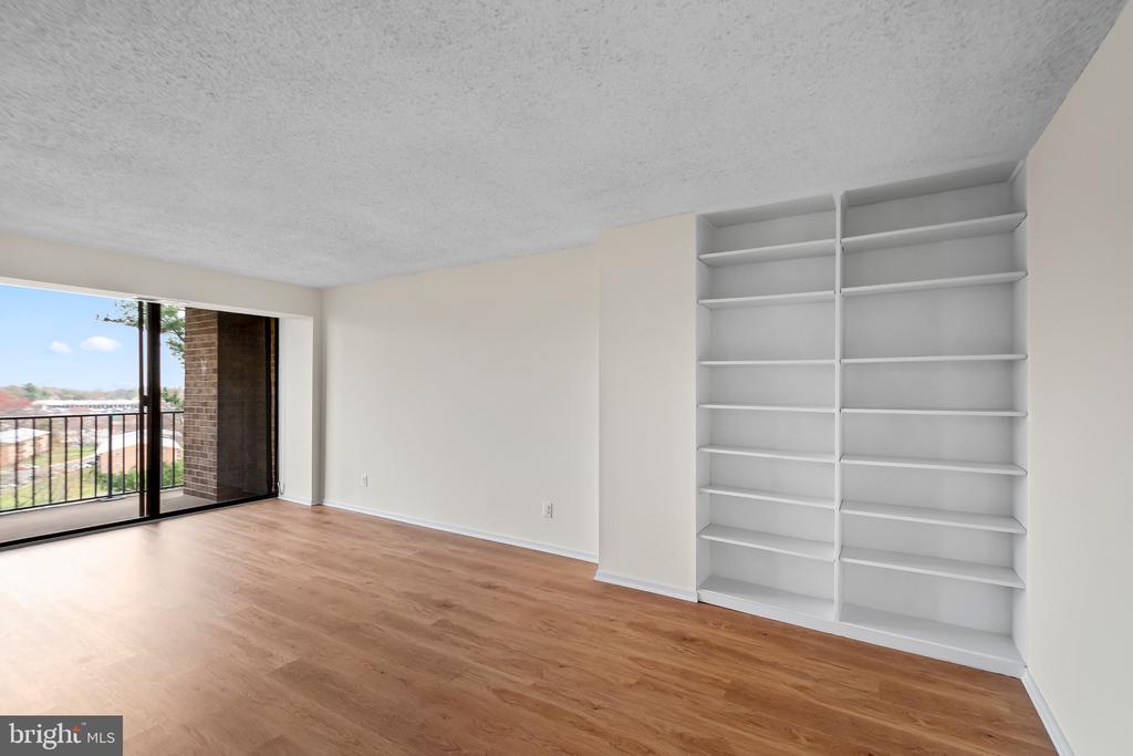 2300 PIMMIT DRIVE 608