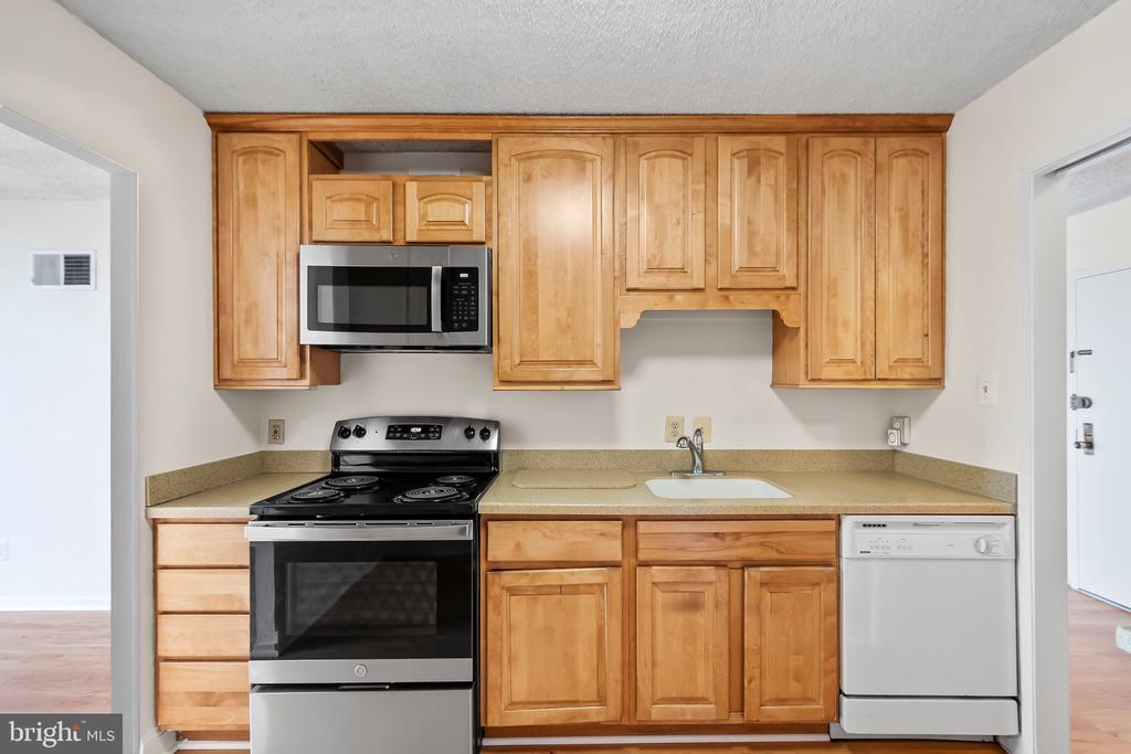 2300 PIMMIT DRIVE 608