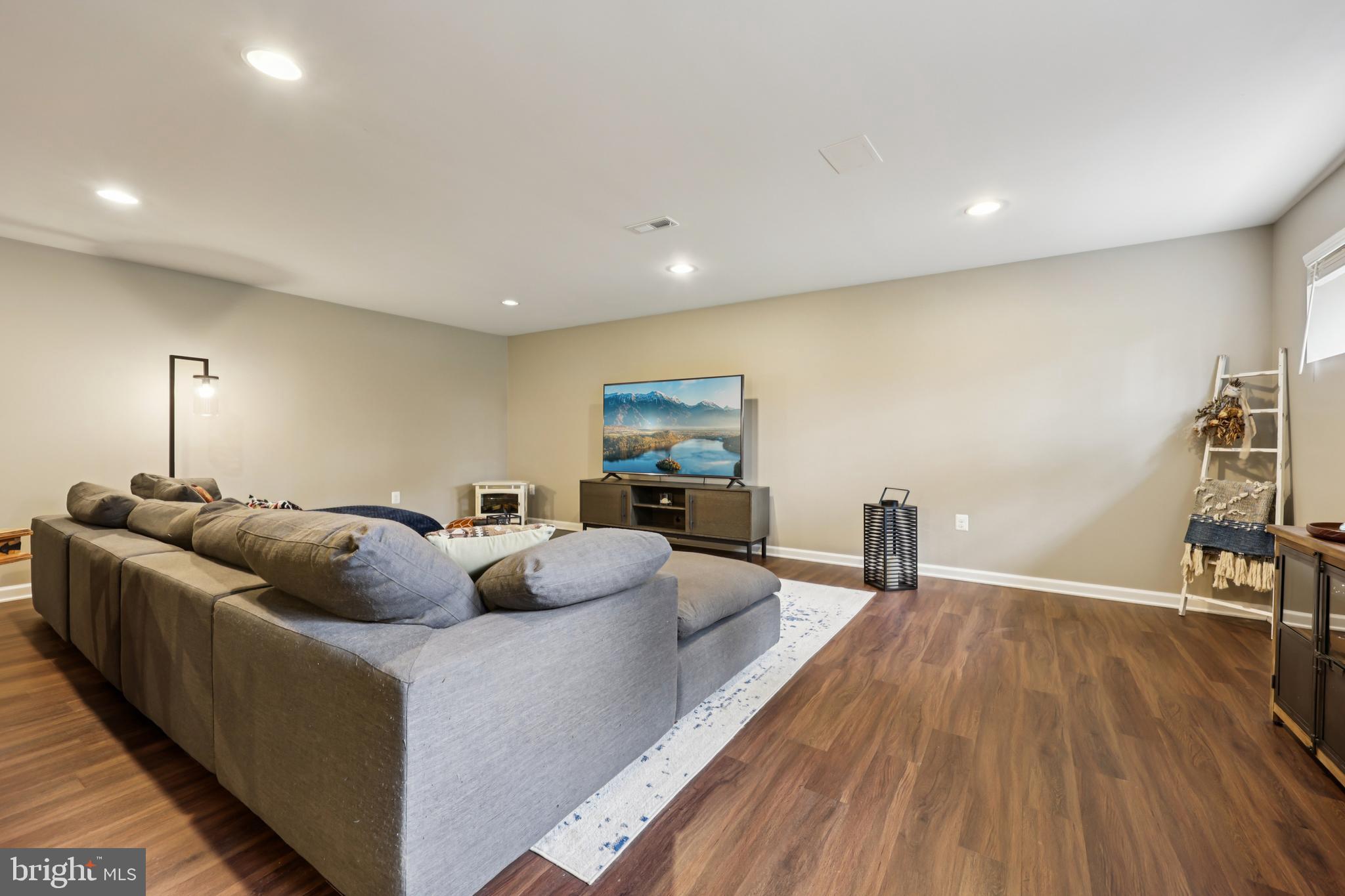 10913 HOWLAND DRIVE