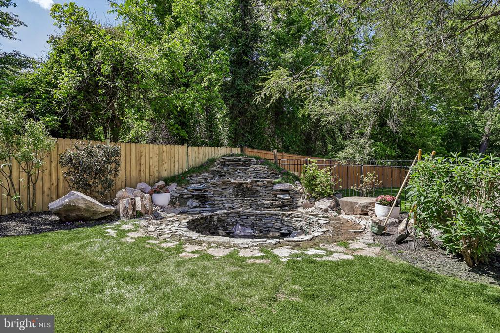 7008 HAMEL HILL COURT