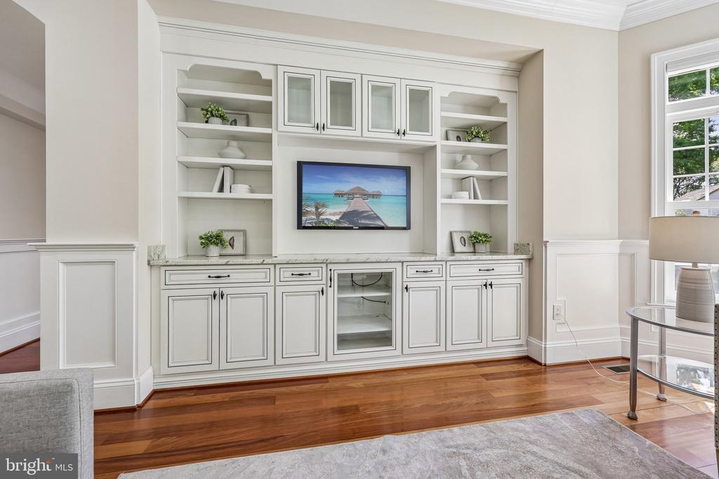 7008 HAMEL HILL COURT