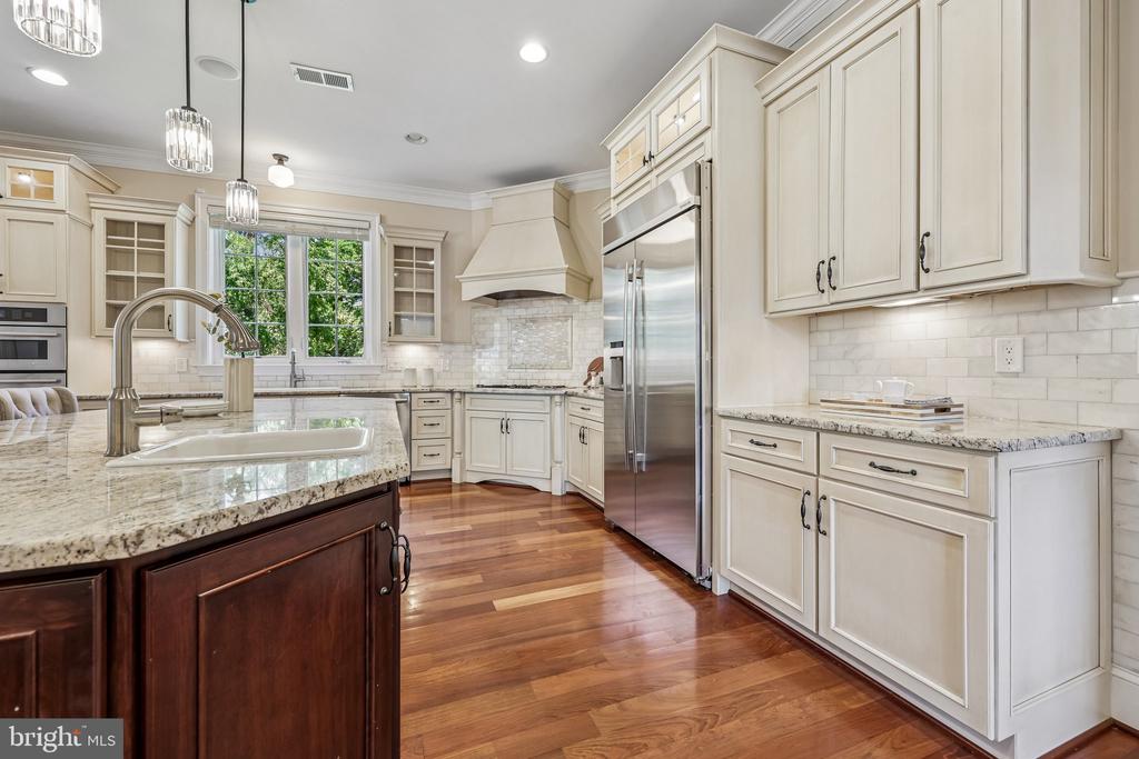 7008 HAMEL HILL COURT