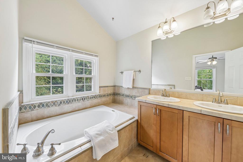 7001 FIELDHURST COURT