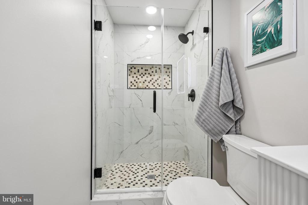 6016 GOLDENROD COURT