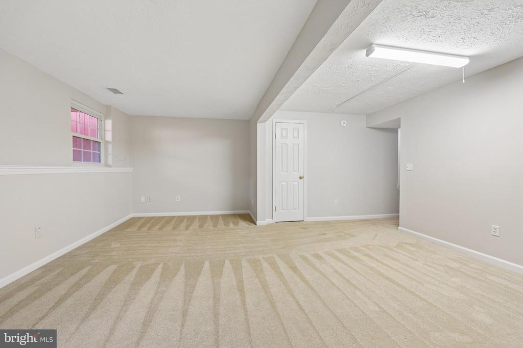 6016 GOLDENROD COURT