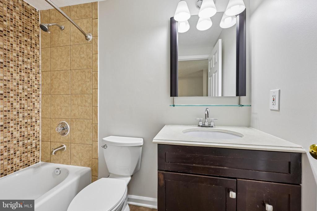 6016 GOLDENROD COURT
