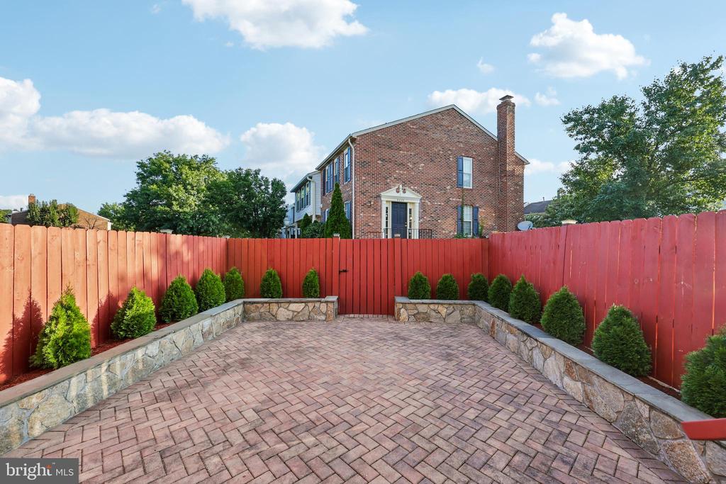 6016 GOLDENROD COURT