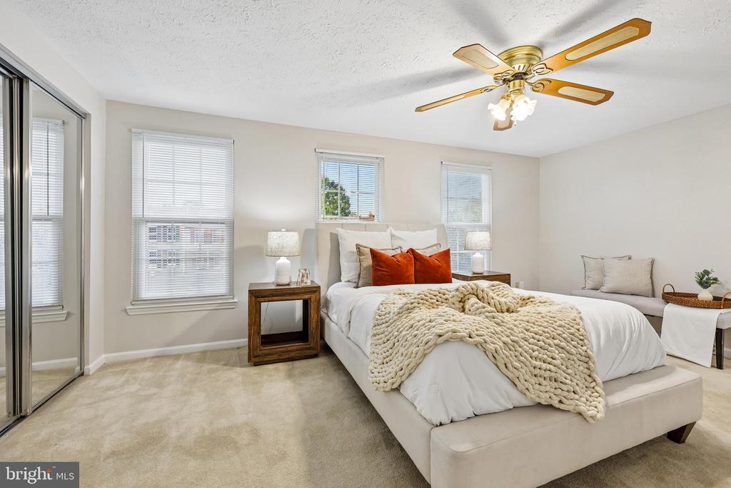 6016 GOLDENROD COURT