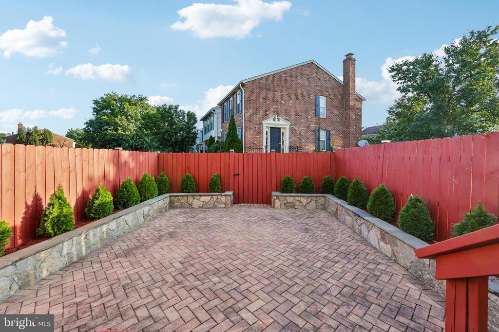 6016 GOLDENROD COURT
