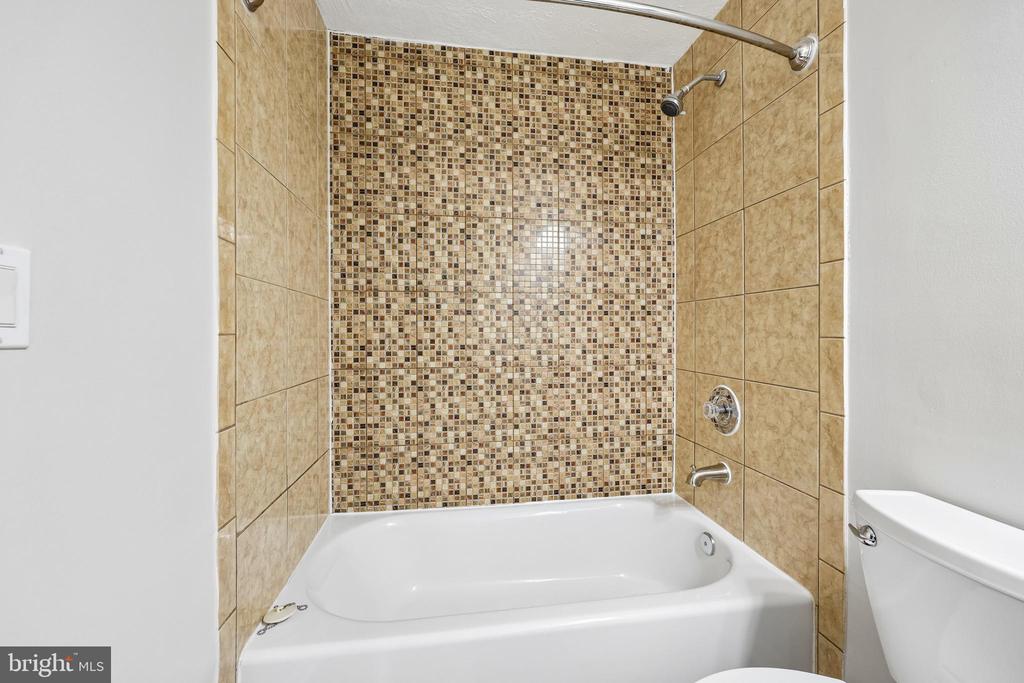 6016 GOLDENROD COURT