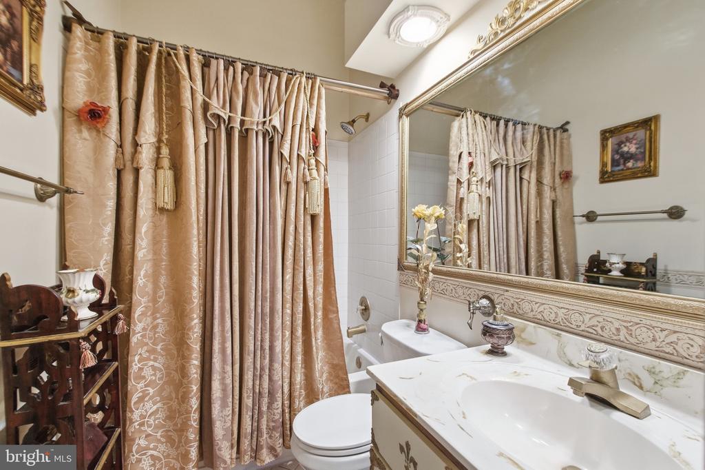 7702 LAFAYETTE FOREST DRIVE Unit: 31