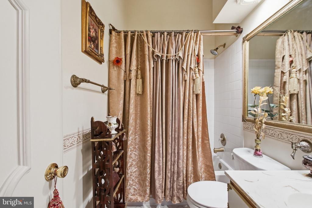 7702 LAFAYETTE FOREST DRIVE Unit: 31