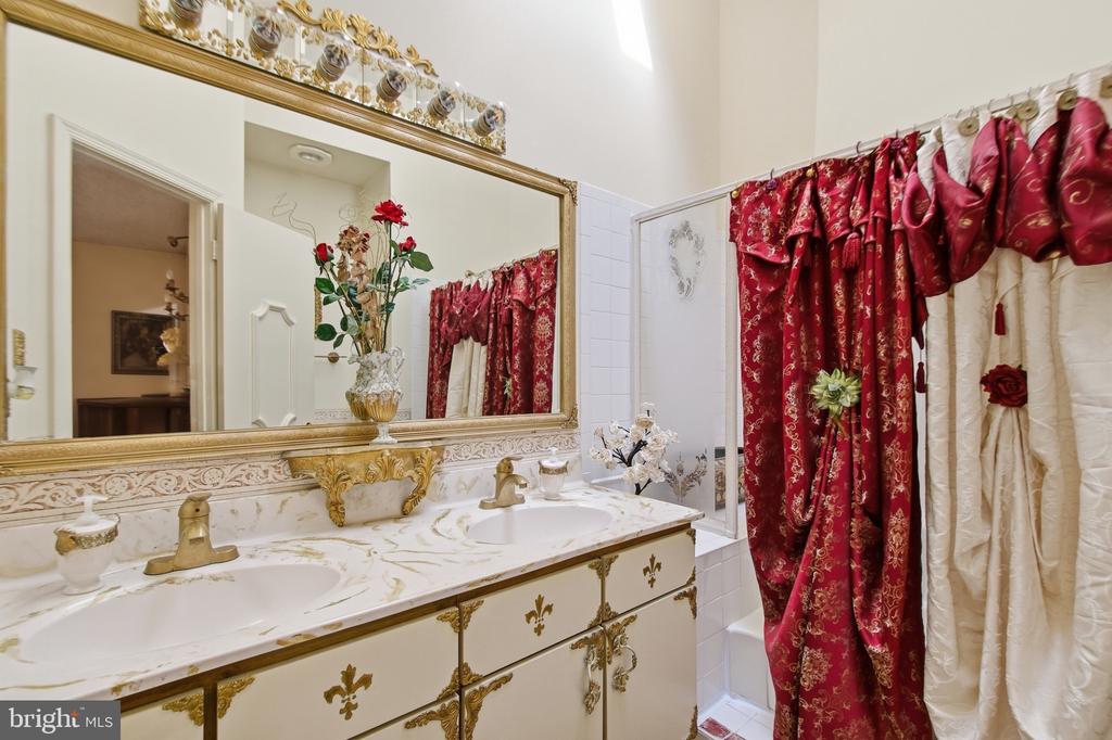 7702 LAFAYETTE FOREST DRIVE Unit: 31