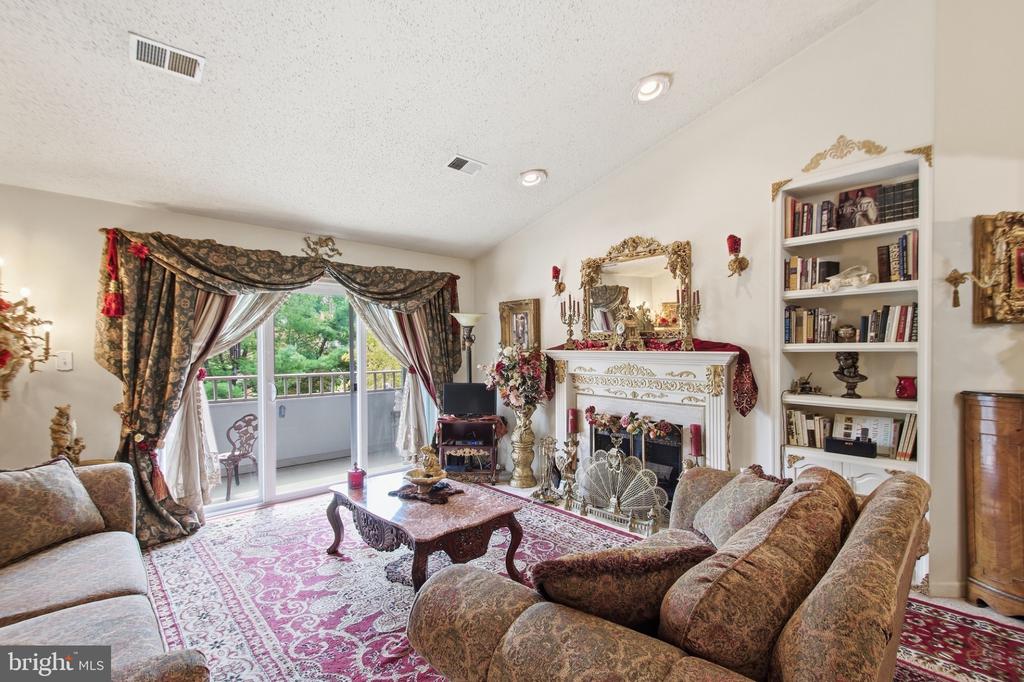 7702 LAFAYETTE FOREST DRIVE Unit: 31