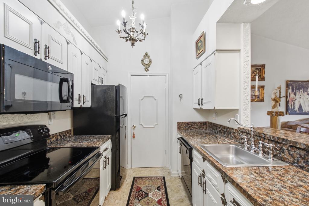 7702 LAFAYETTE FOREST DRIVE Unit: 31