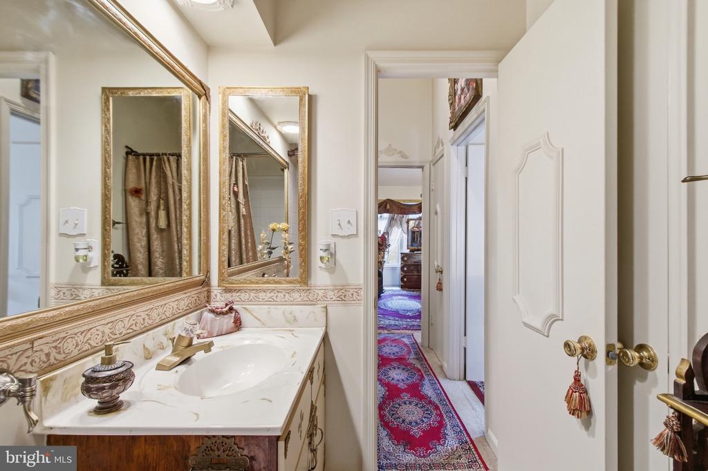 7702 LAFAYETTE FOREST DRIVE Unit: 31