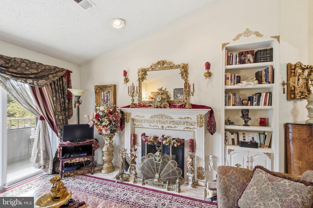 7702 LAFAYETTE FOREST DRIVE Unit: 31