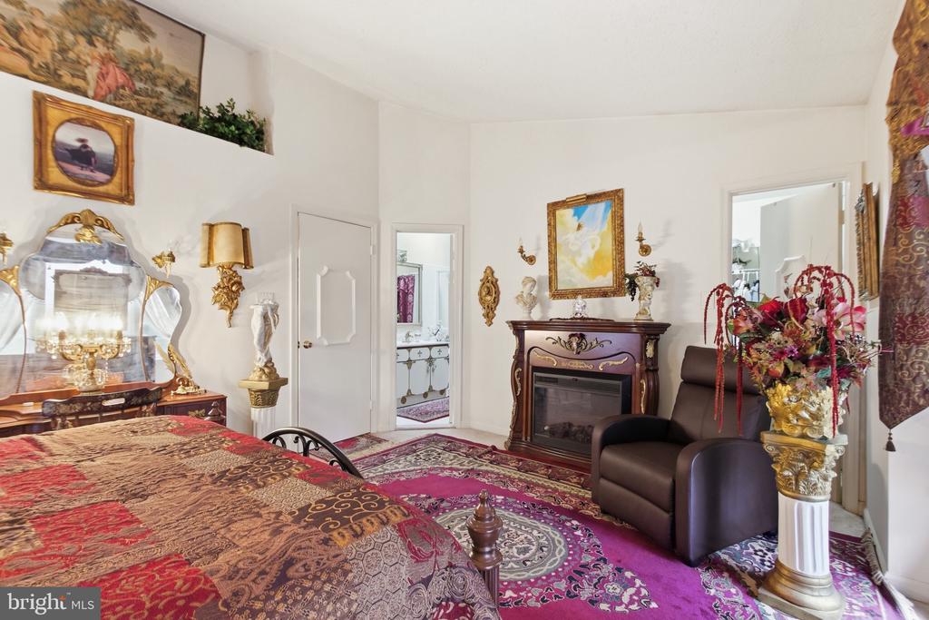 7702 LAFAYETTE FOREST DRIVE Unit: 31