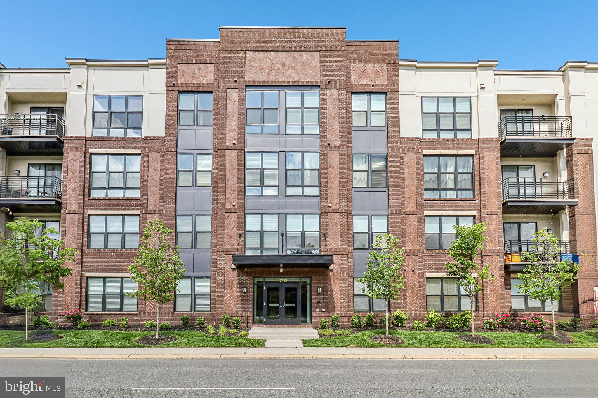 43795 TRANSIT SQUARE 202