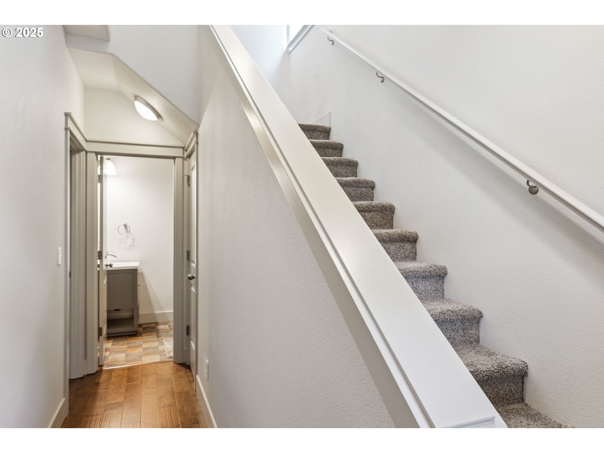 201 SELKIRK LN