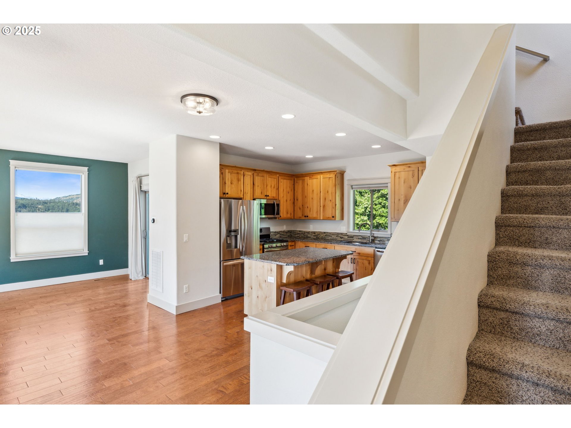 201 SELKIRK LN