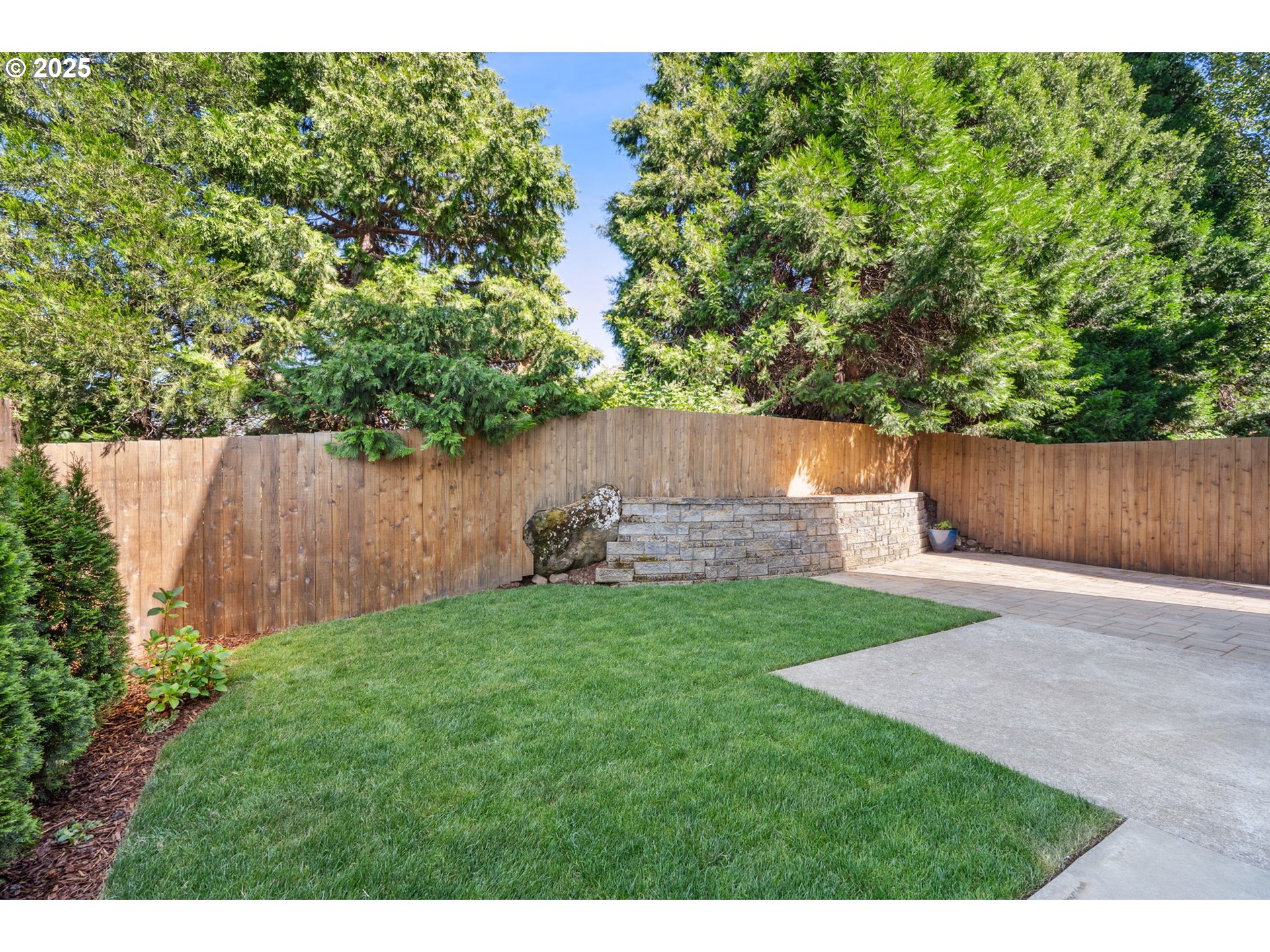 201 SELKIRK LN