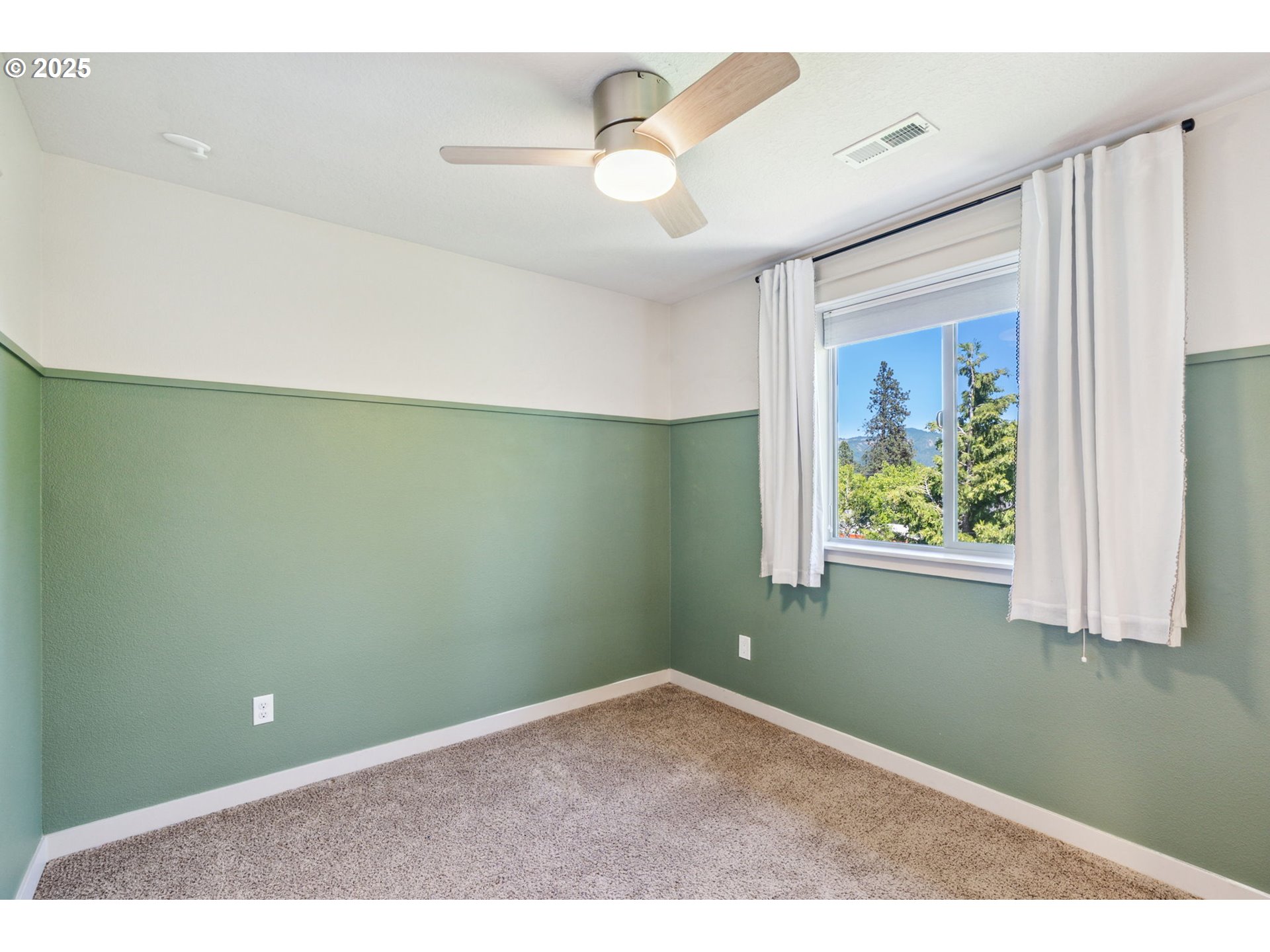 201 SELKIRK LN